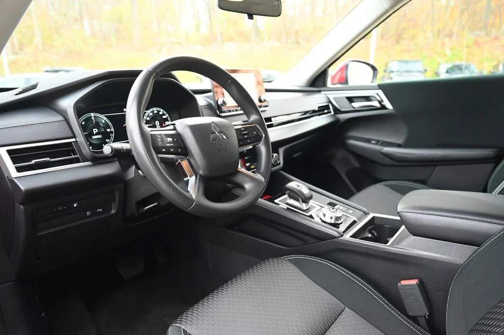 Used 2024 Red Mitsubishi ES image 17
