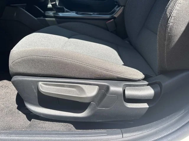 Certified Used 2025 Snow White Pearl Kia LXS image 30