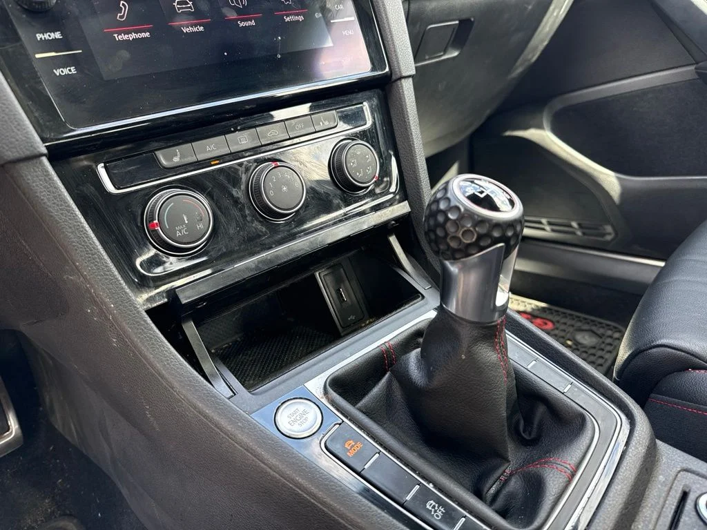 Used 2019 Night Blue Metallic Volkswagen 2.0T SE image 15