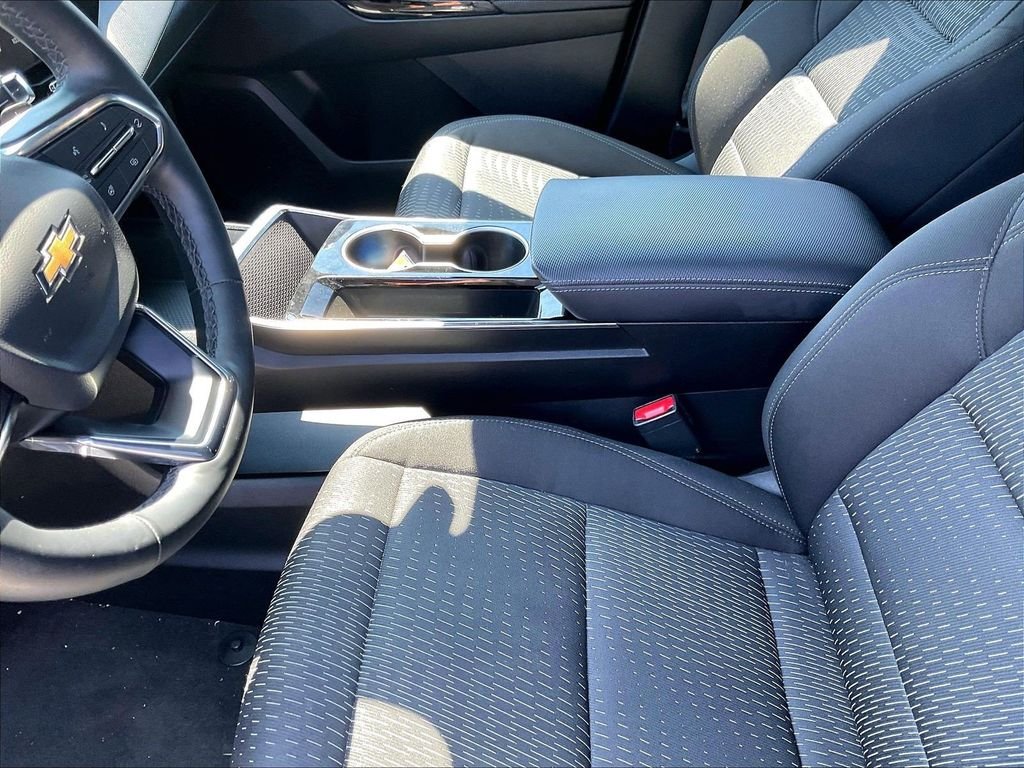 Used 2025 White Chevrolet LT image 20