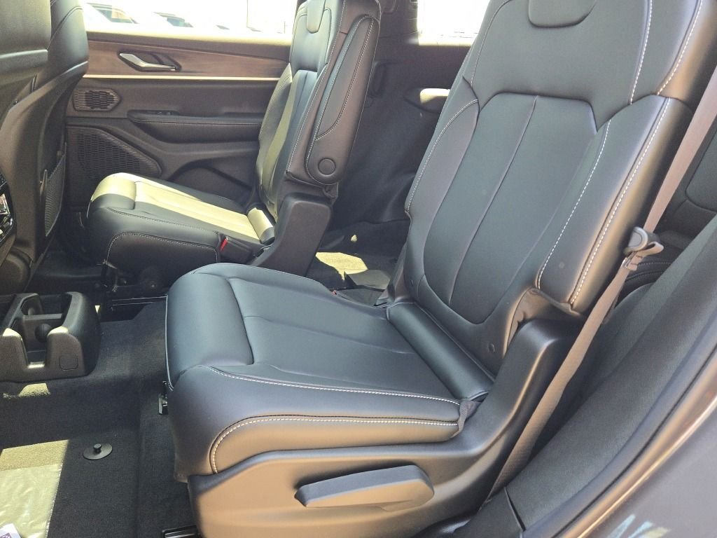 New 2026 Baltic Gray Metallic Clearcoat Jeep Limited image 19