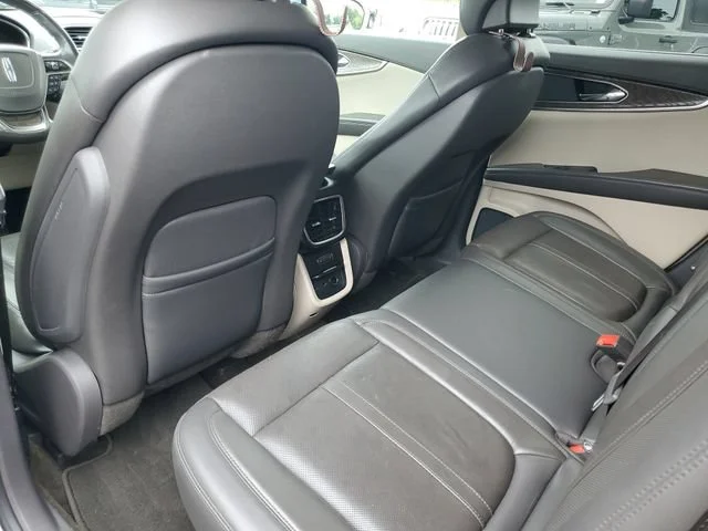 Used 2019 Iced Mocha Prem Lincoln Reserve image 23