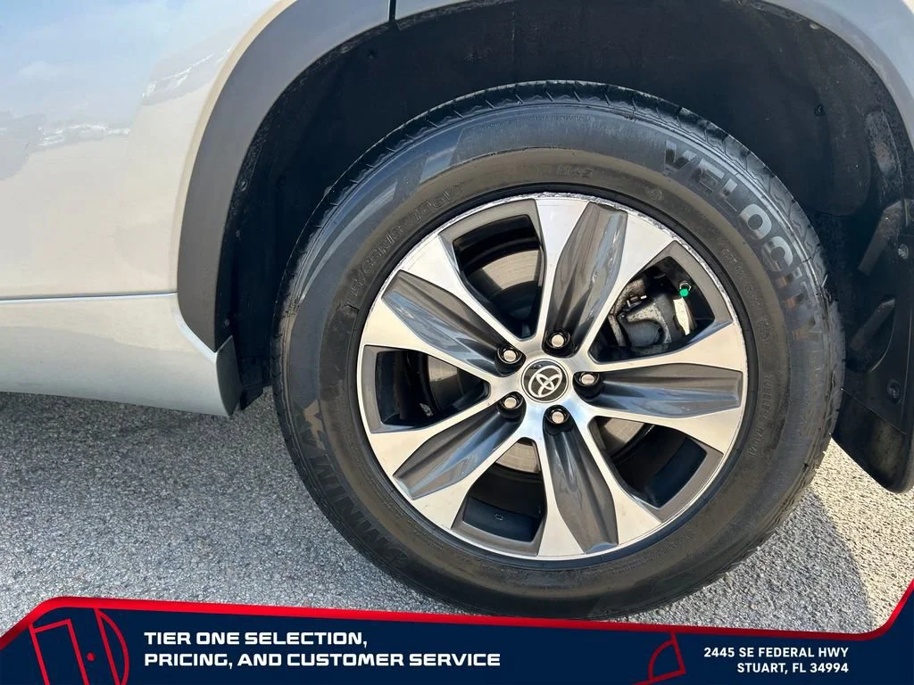 Used 2023 Silver Toyota XLE image 9