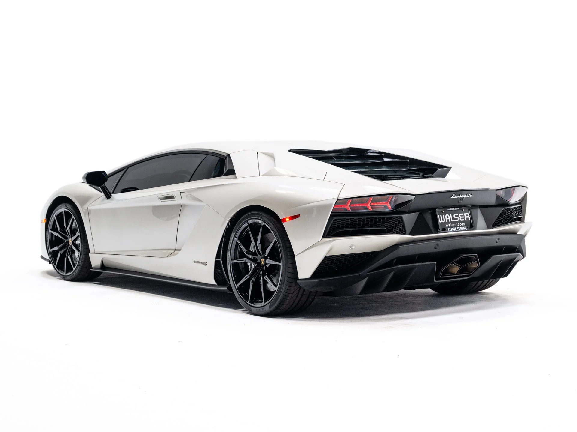 Used 2018 Bianco Isis Lamborghini  image 3
