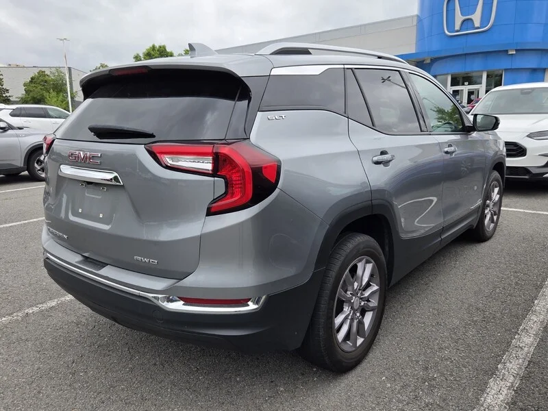 Used 2024 Sterling Metallic GMC SLT image 6