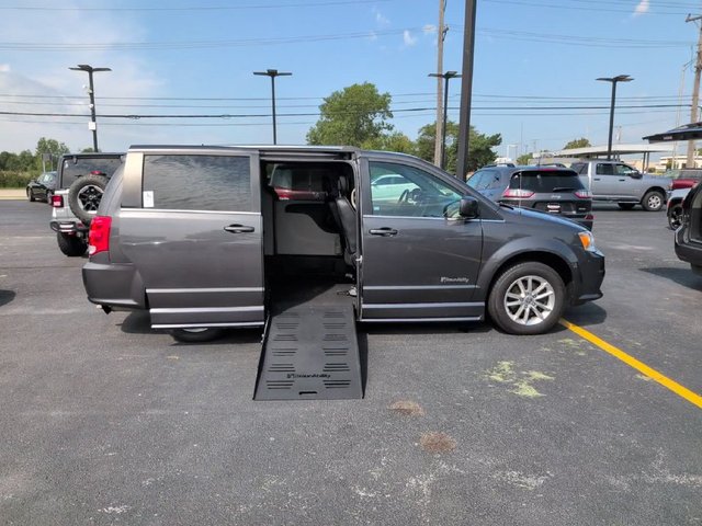 Pre-Owned 2019 Dodge Grand Caravan SXT 4D Passenger Van