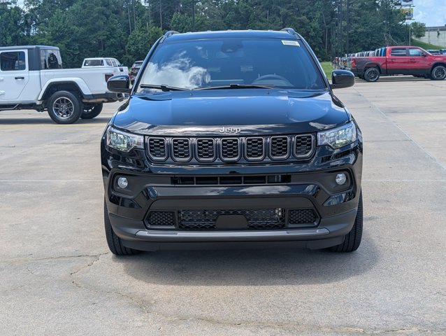 New 2026 Diamond Black Crystal Pearl-Coat Exterior Paint Jeep Latitude Altitude image 8