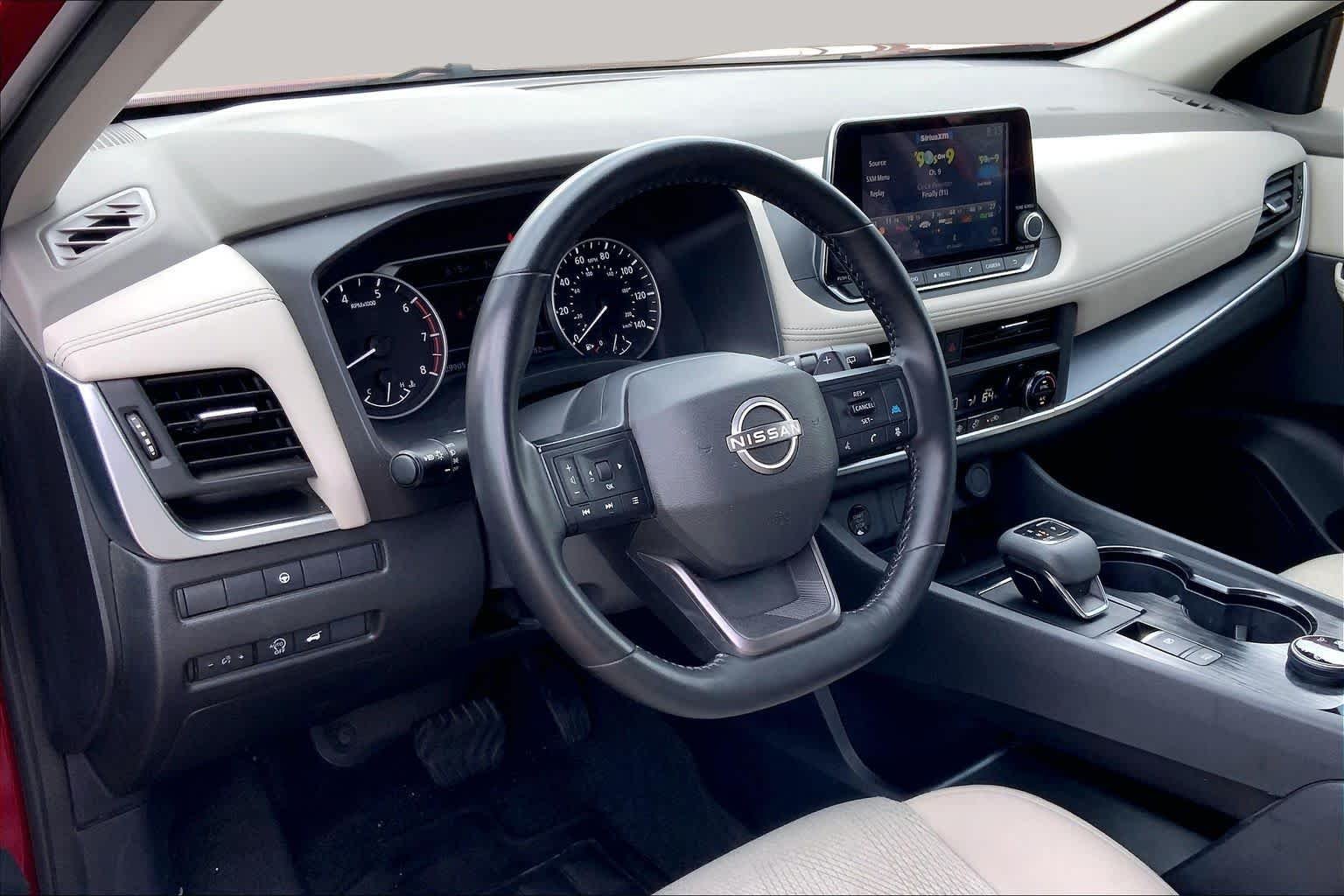Used 2025 Scarlet Ember Tintcoat Nissan SV image 18
