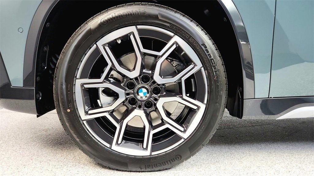 Used 2026 Cape York Green Metallic BMW xDrive28i image 33