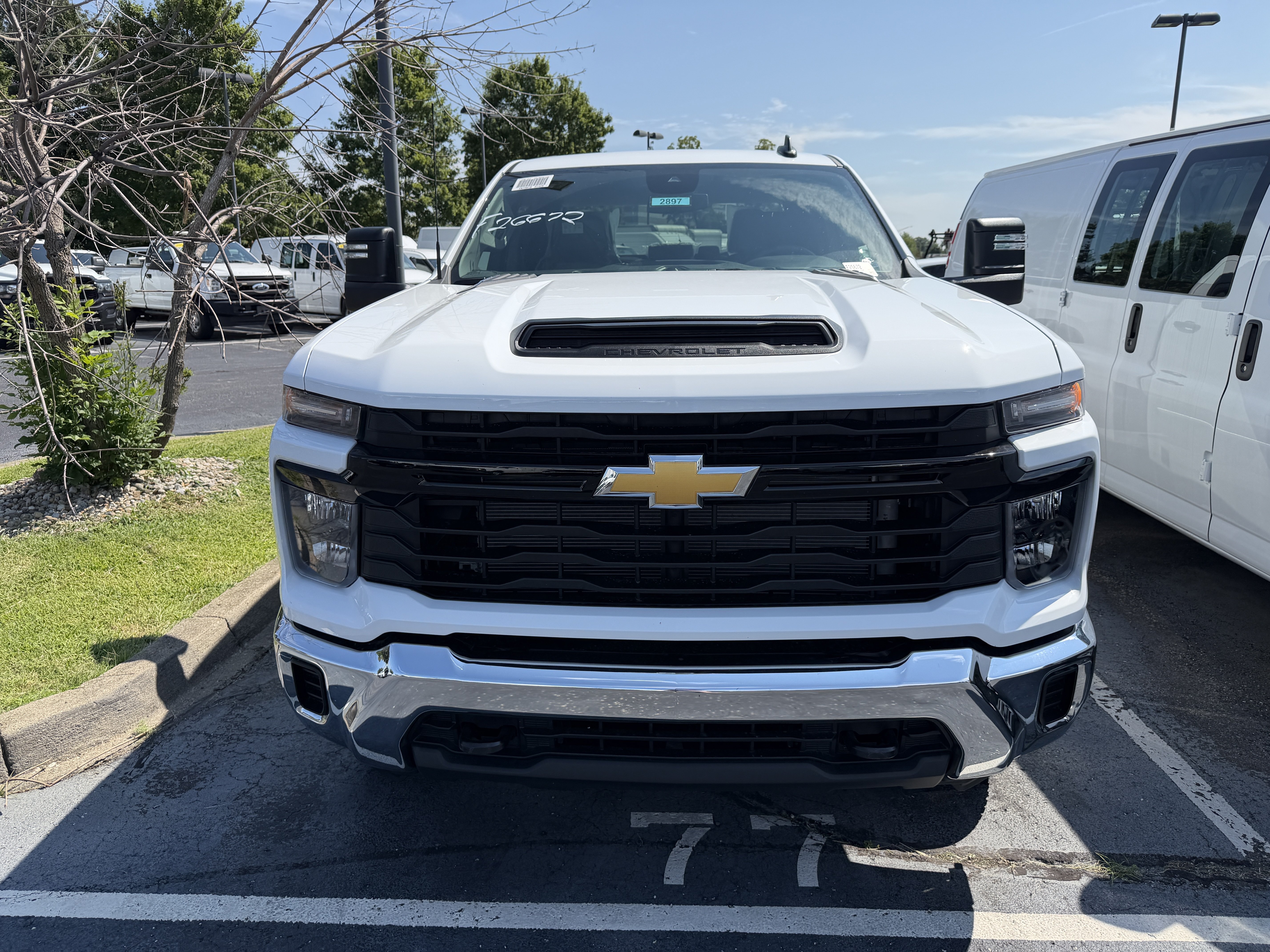 New 2026 Summit White Chevrolet WT image 3