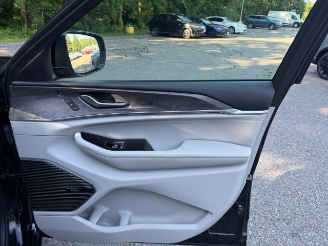 Used 2021 Diamond Black Crystal Pearlcoat Jeep Overland image 33
