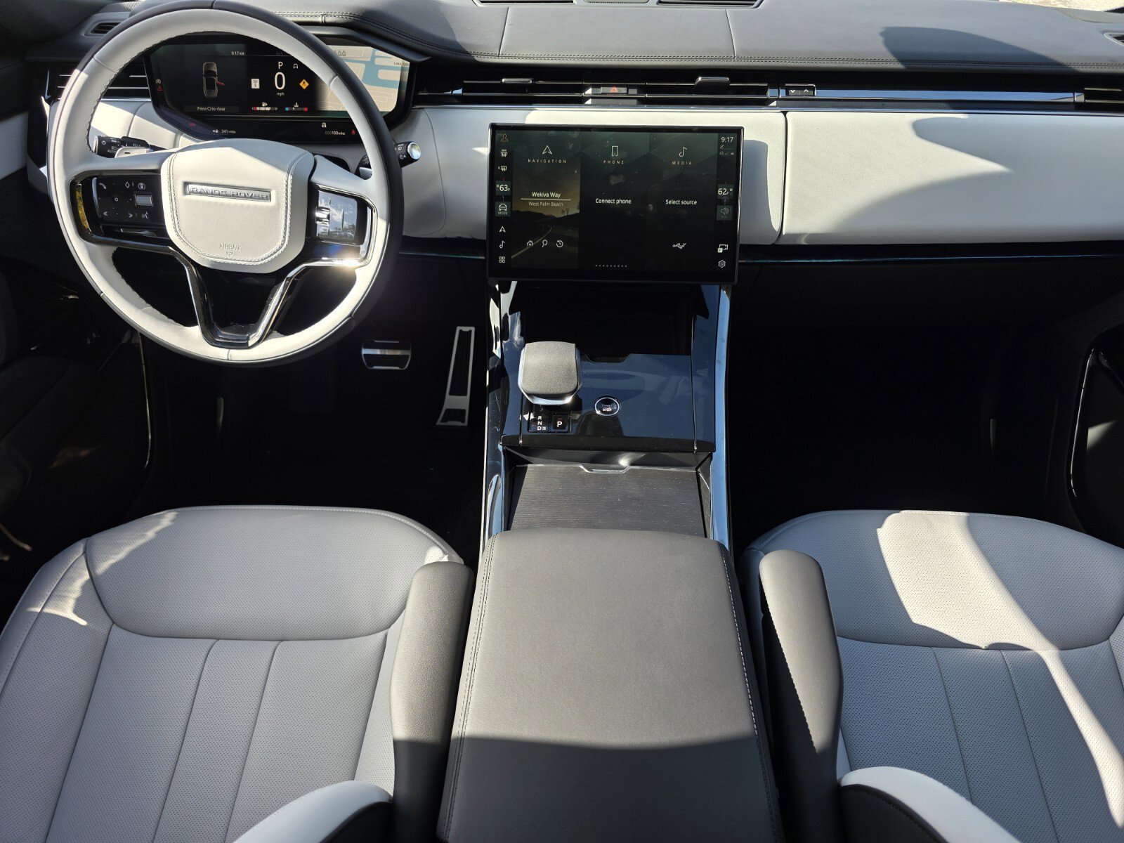 New 2026 British Racing Green Land Rover Dynamic SE image 4