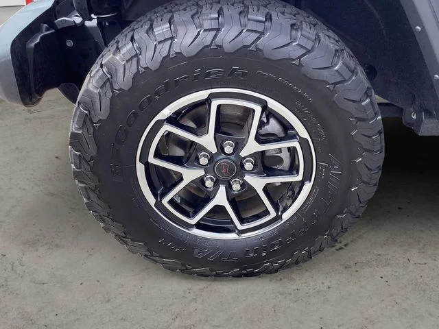 Certified Used 2025 Granite Crystal Met Jeep Rubicon image 14