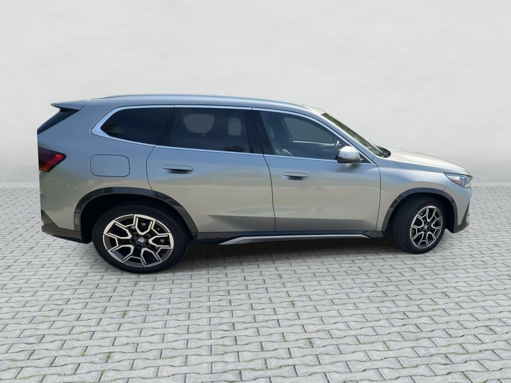 Used 2025 Silver BMW xDrive28i image 9