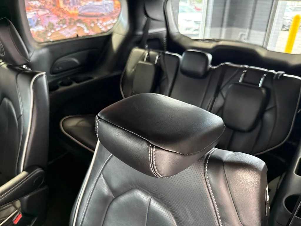 Used 2025 Black Chrysler Limited image 11
