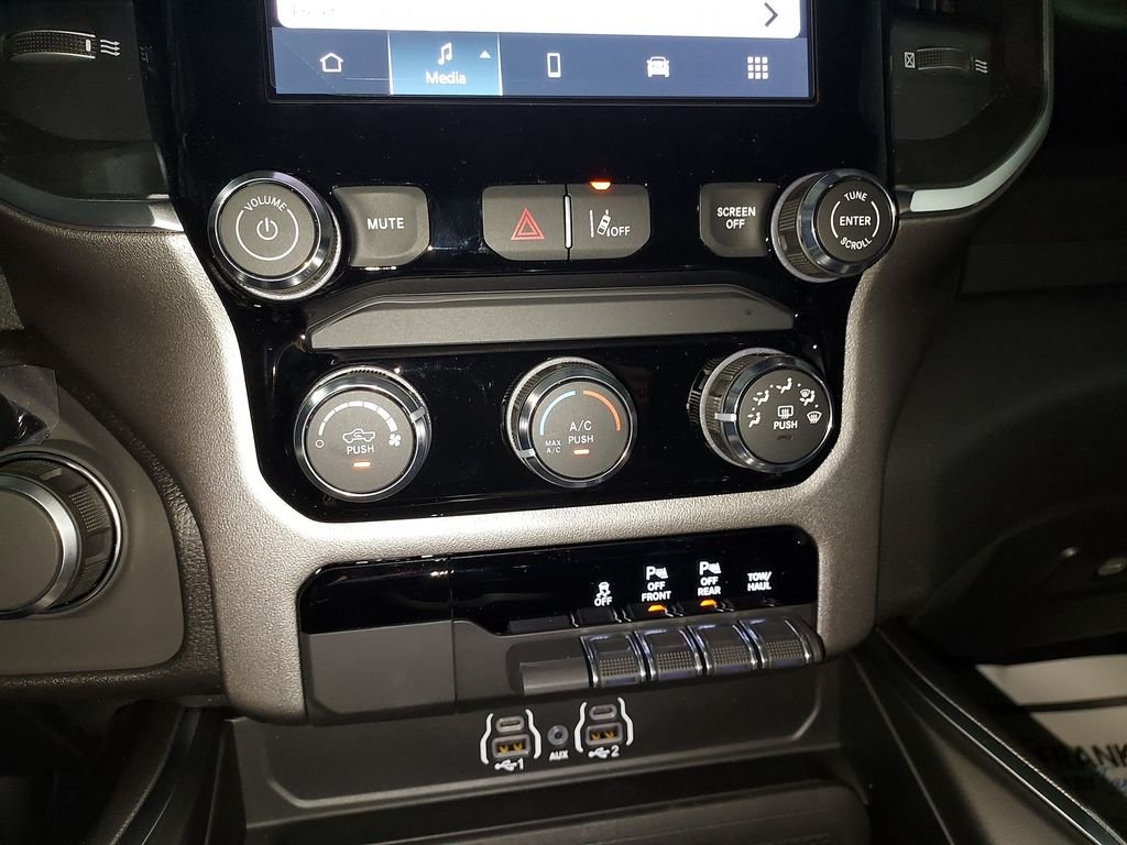 New 2026 Diamond Black Crystal Pearl-Coat Exterior Paint RAM Express image 24