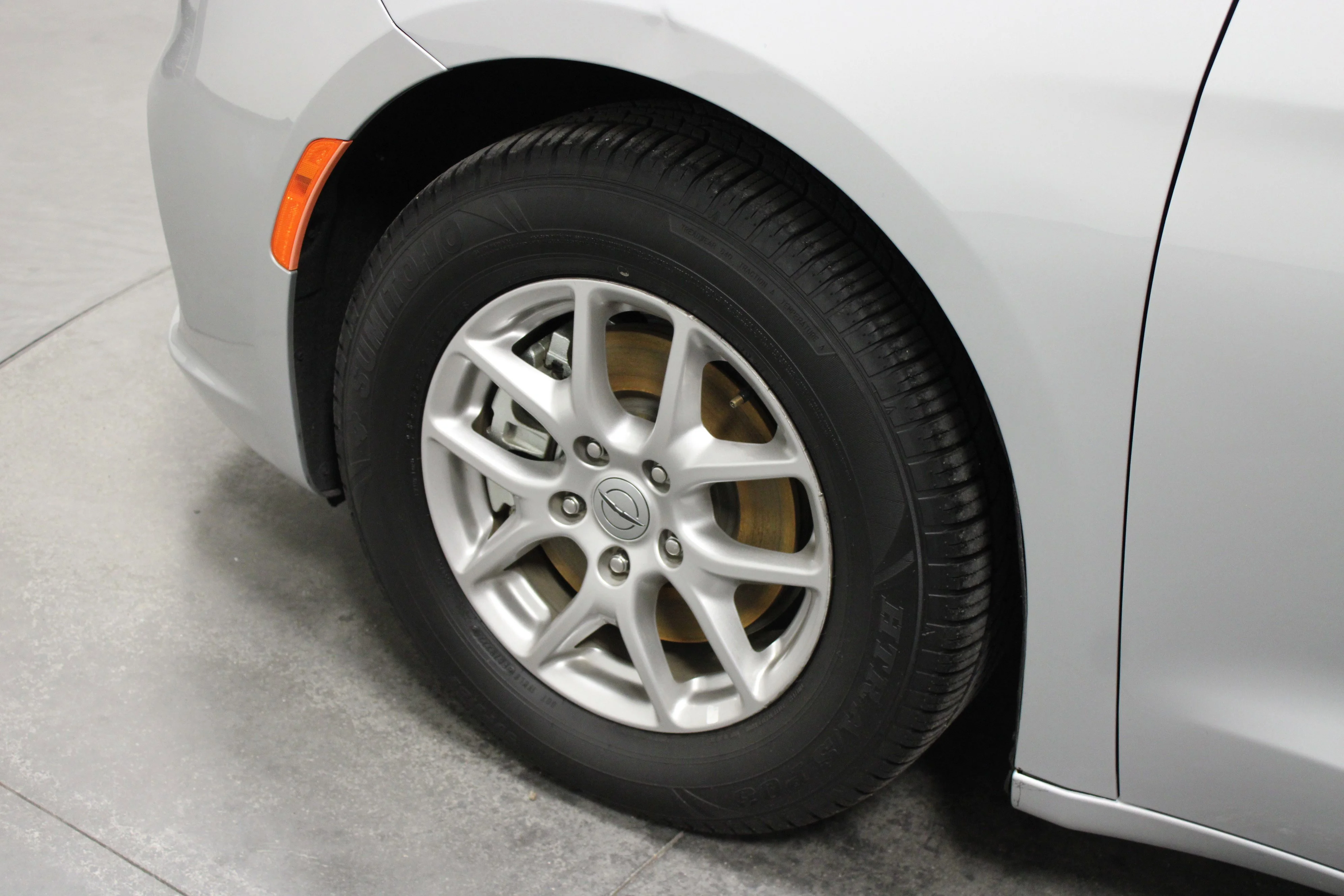 Used 2024 Silver Mist Clearcoat Chrysler Touring L image 10