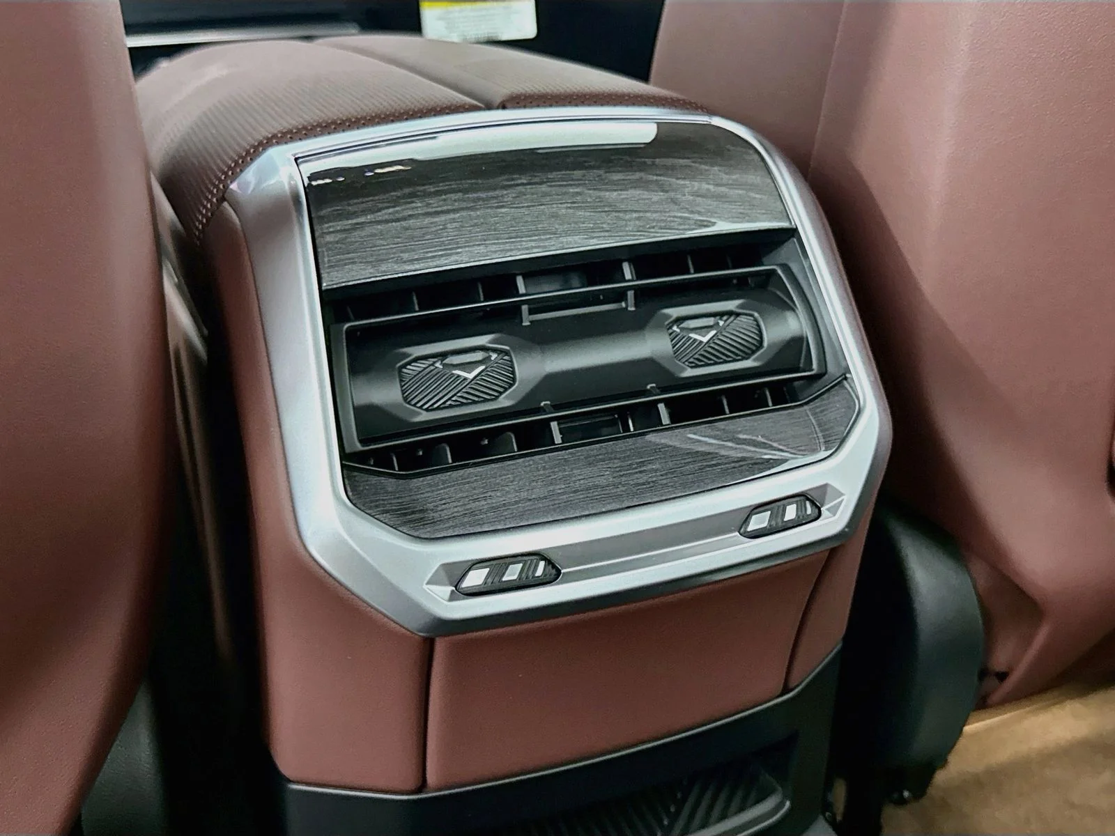 New 2026 Dravit Grey Metallic BMW 750e xDrive image 27