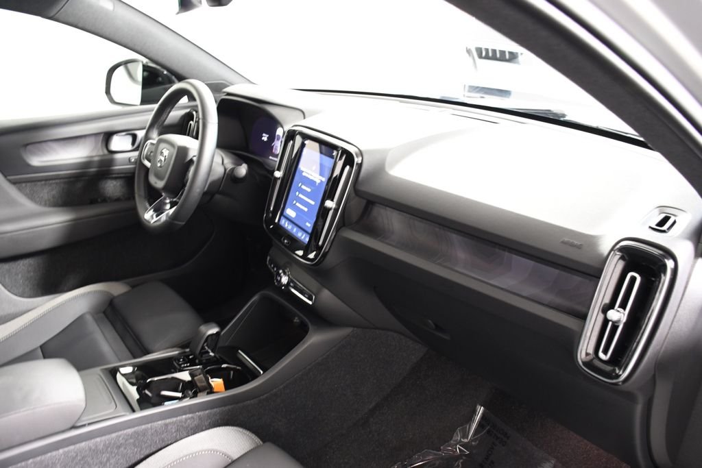 Used 2023 Silver Dawn Metallic Volvo Twin Core image 19