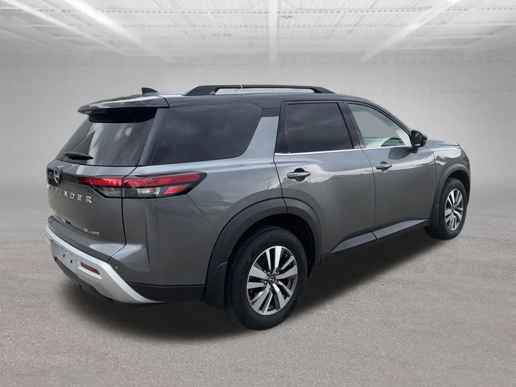 Used 2022 Gray Nissan SL image 21