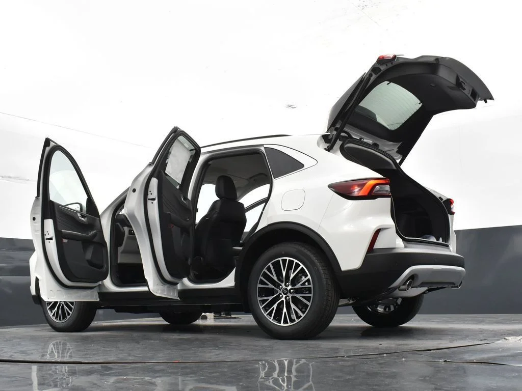 New 2025 White Ford Base image 40