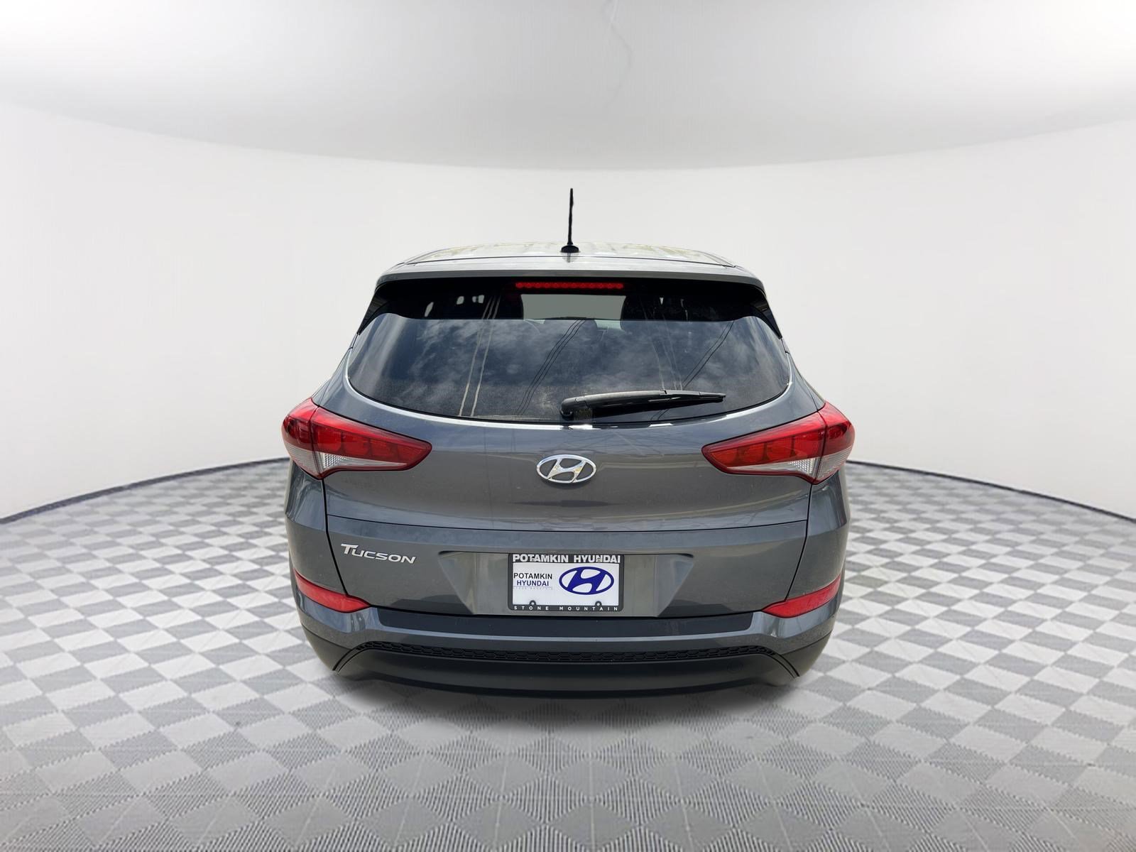 Used 2017 Coliseum Gray Hyundai  image 6