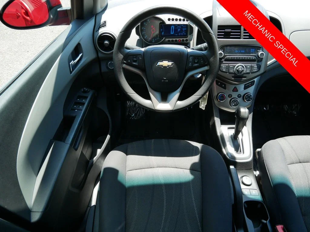 Used 2013 Red Chevrolet LT image 12