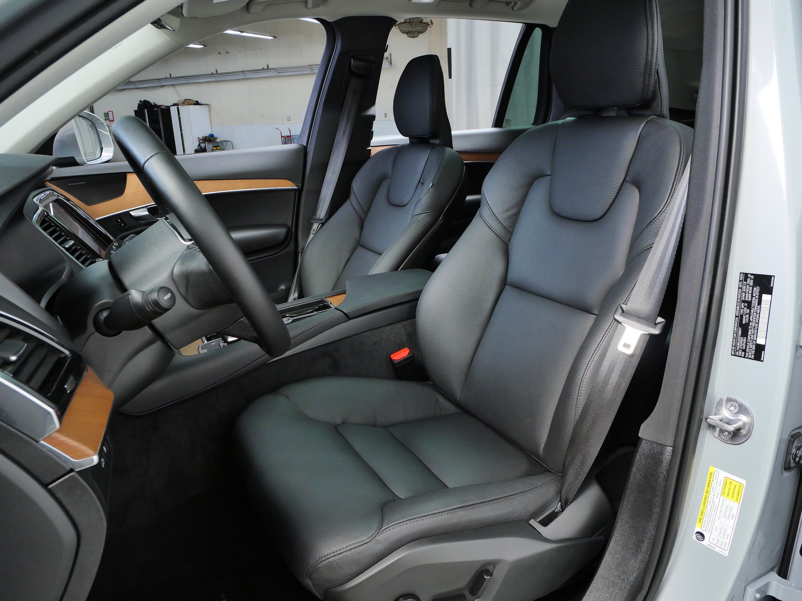 Used 2025 Volvo XC90 Plus with VIN YV4H60JE2S1298377 for sale in Minnetonka, Minnesota