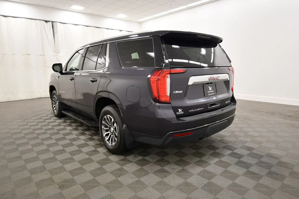Used 2023  GMC SLE image 5