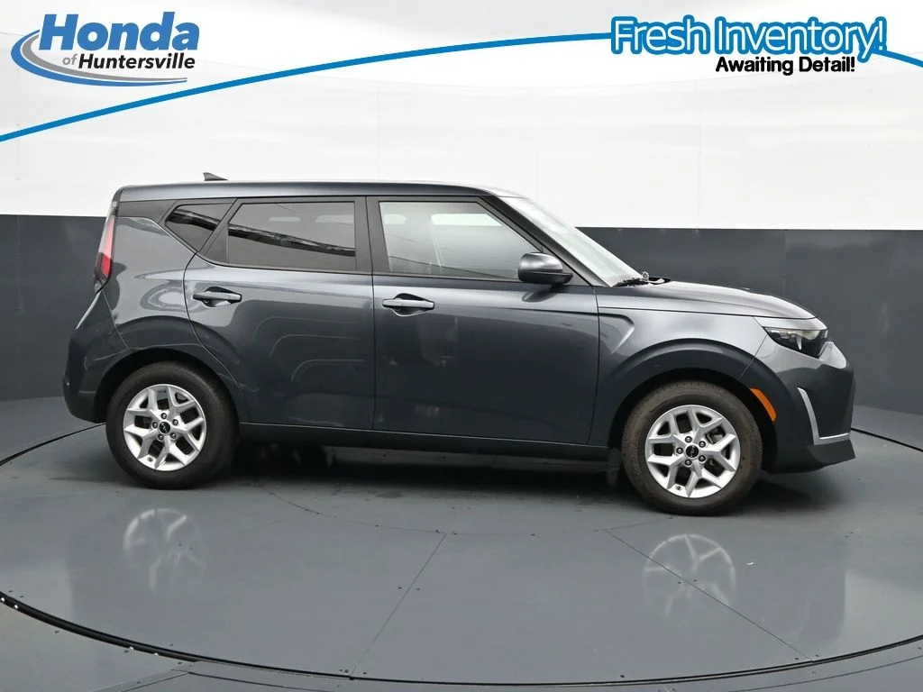 2025 Kia Soul LX - Photo 11