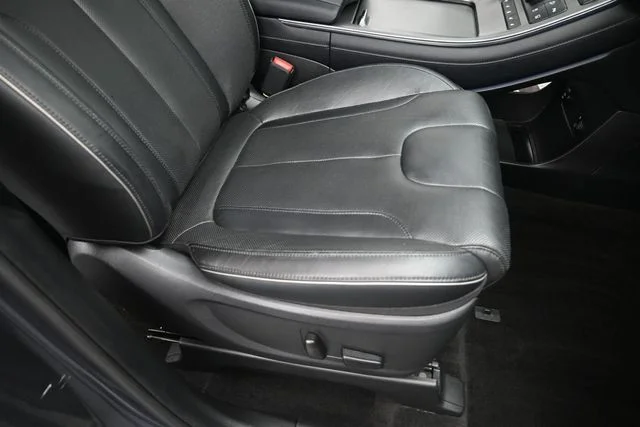 Used 2020 Steel / Graphite Hyundai Limited image 31