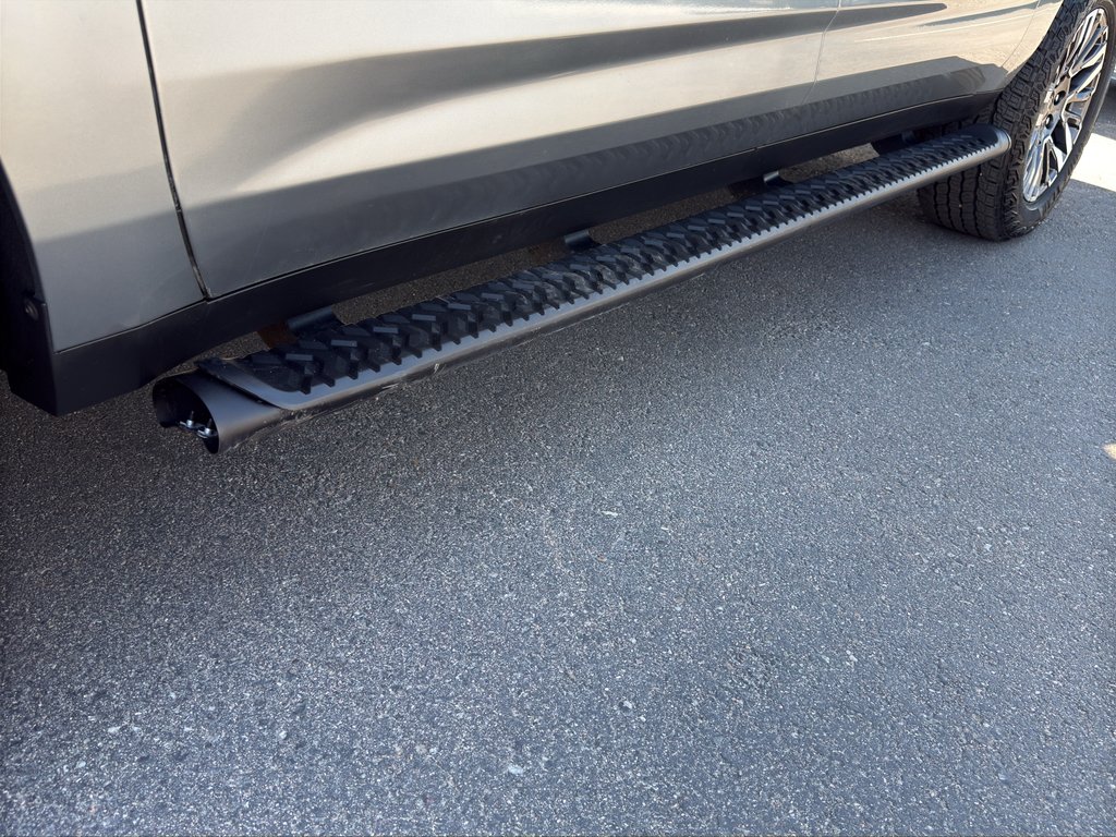 Used 2025 Gray Chevrolet Z71 image 35