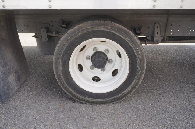 Used 2024 Arc White Chevrolet 1WT image 6