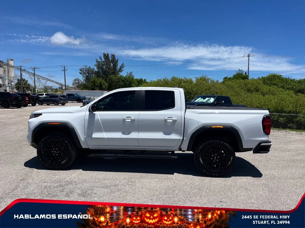 New 2026 Summit White GMC Elevation image 4