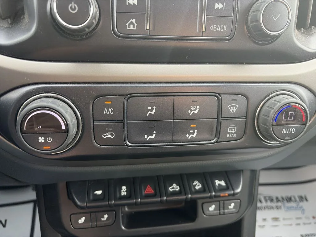 Used 2022 Gray Chevrolet Z71 image 24
