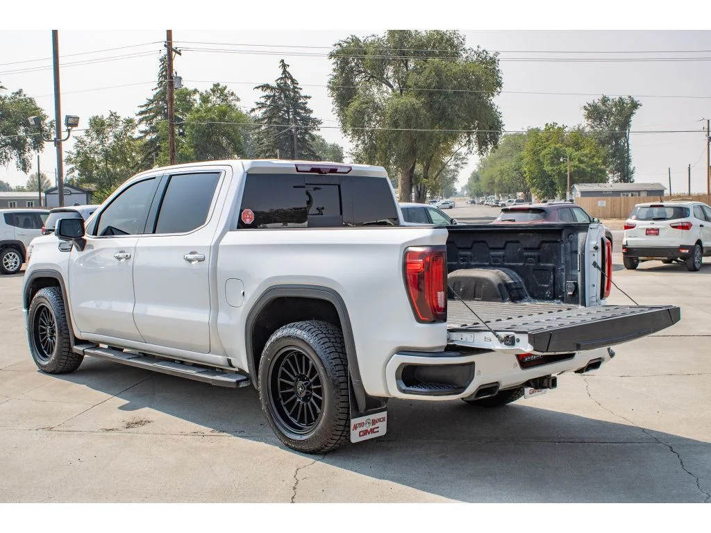 Used 2021 White Frost Tricoat GMC Denali image 9