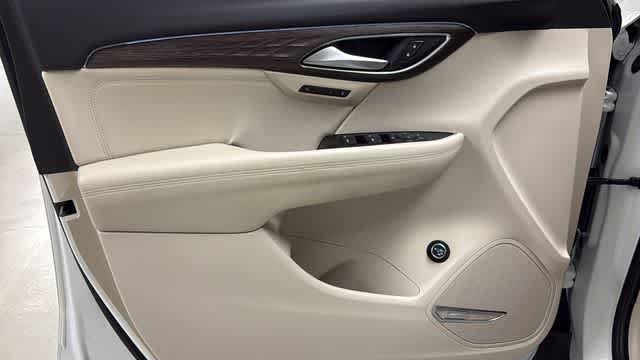 Used 2023 White Frost Tricoat Buick Avenir image 13
