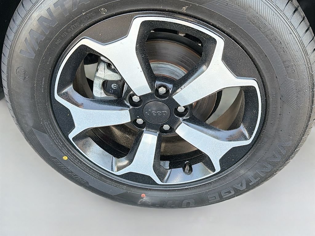 Used 2022 Sting-Gray Clearcoat Jeep Trailhawk image 7
