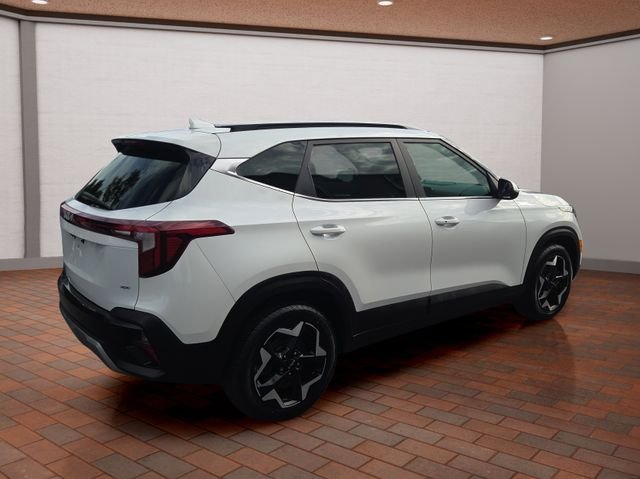 Used 2024 Snow White Pearl Kia EX image 3