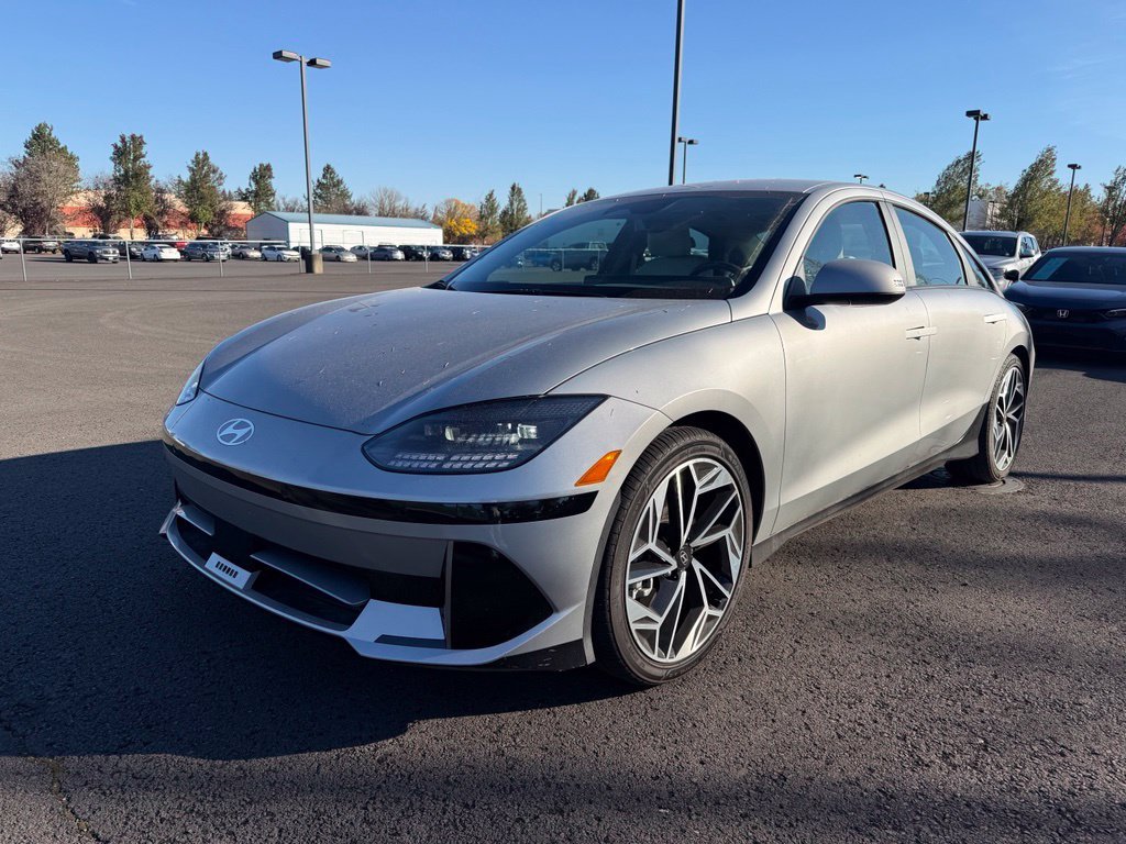 Used 2025 Curated Silver Hyundai SEL image 3