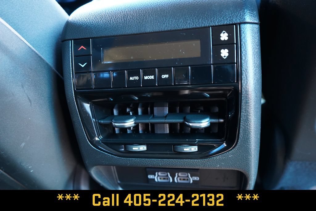 Used 2023  Jeep Laredo image 24