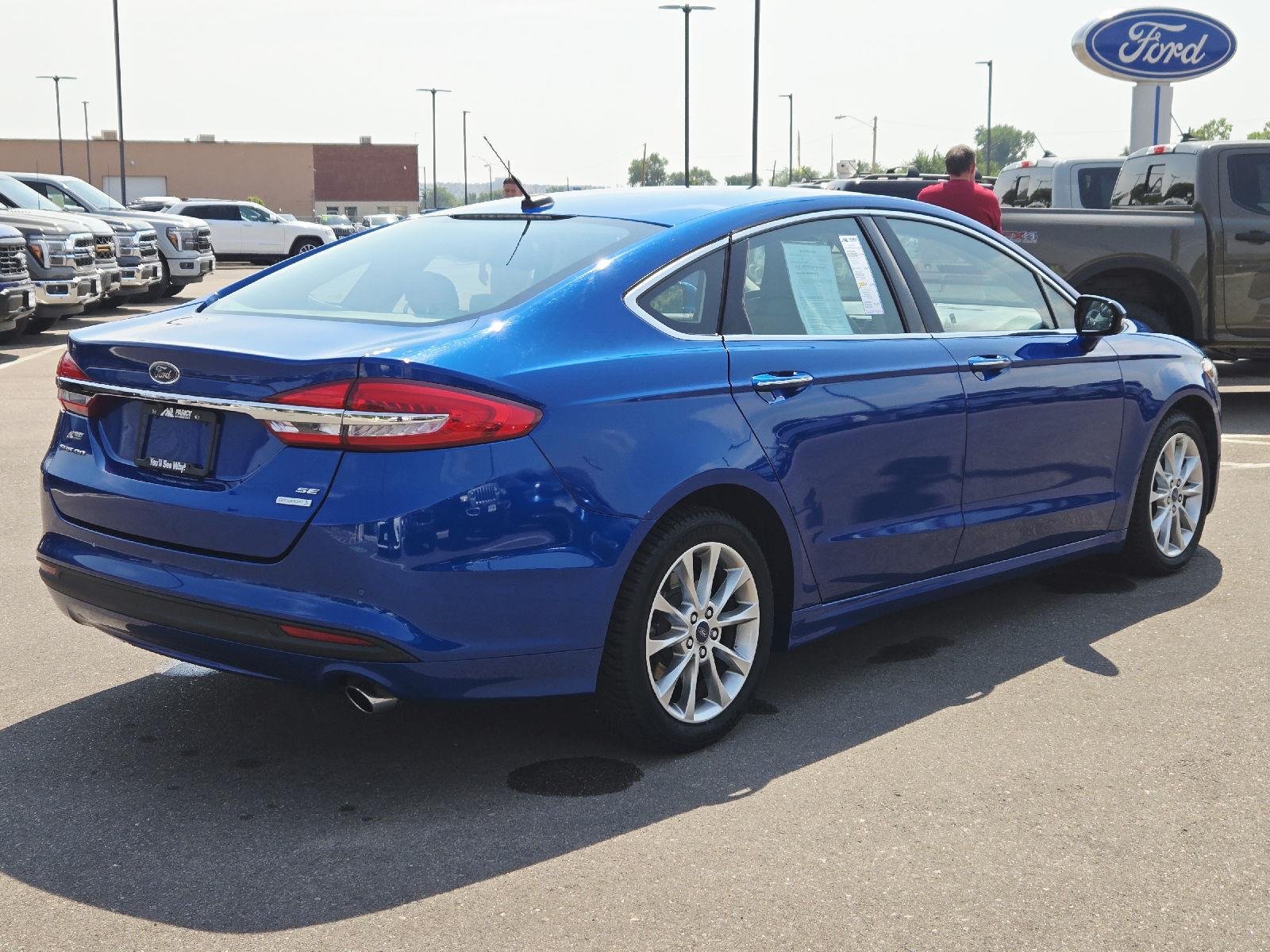 Used 2017 Lightning Blue Ford SE image 4