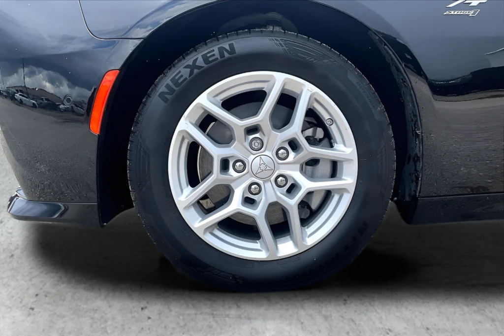 New 2025 Diamond Black Crystal Pearlcoat Dodge R/T image 15