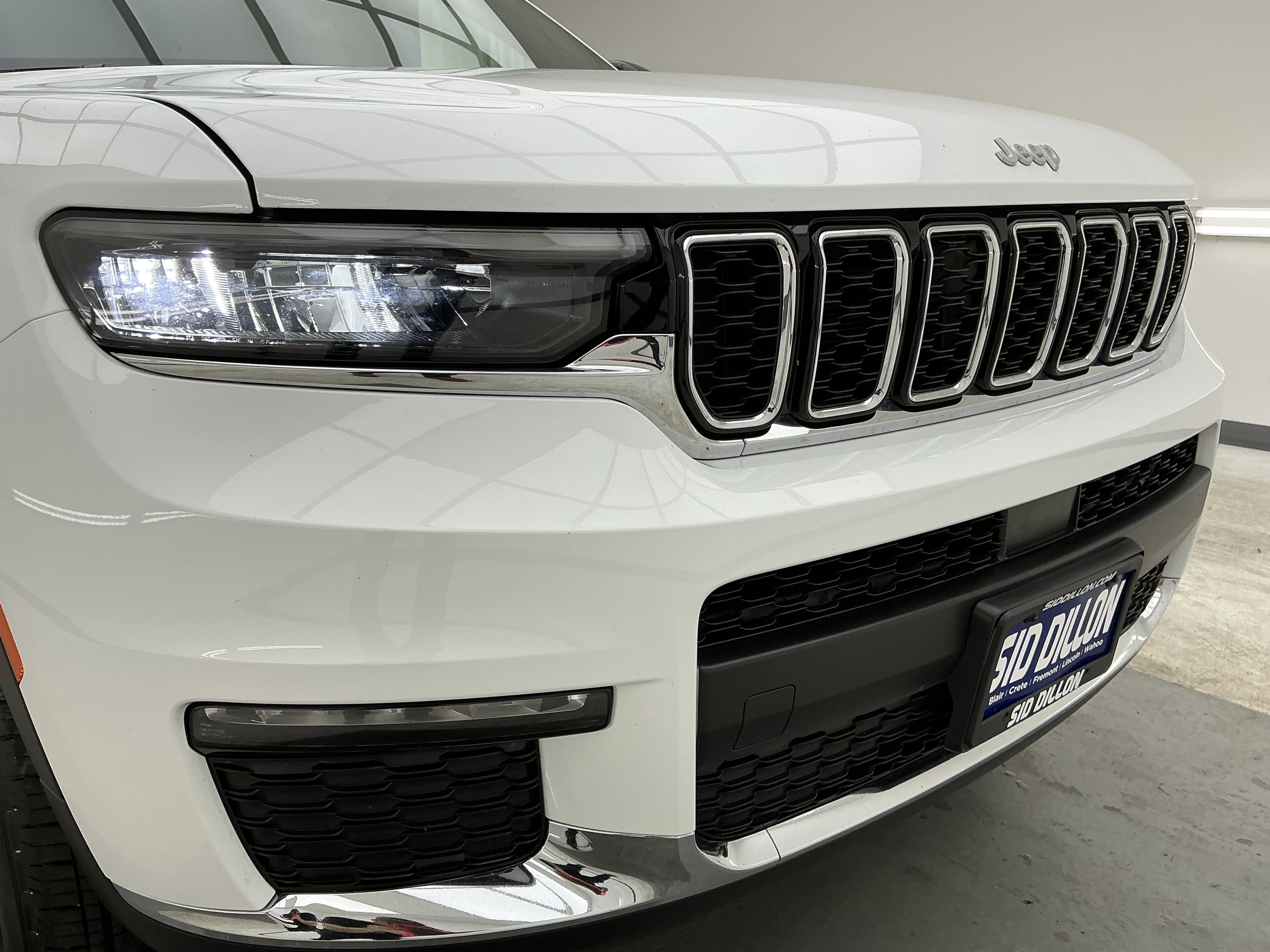 Used 2024 Bright White Clearcoat Jeep Limited image 26
