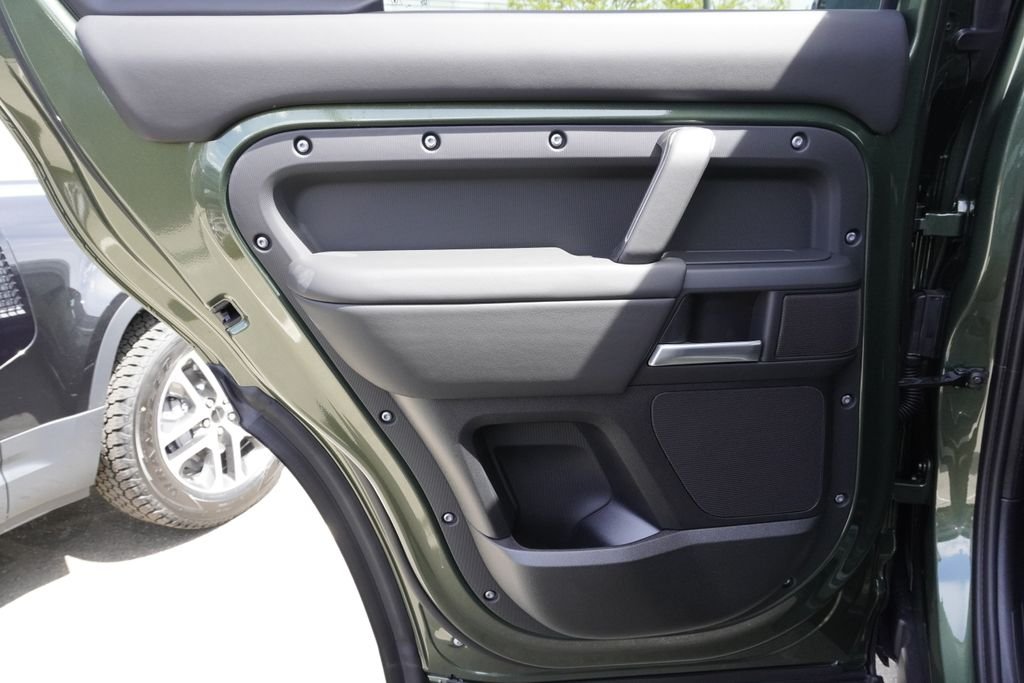 New 2026 Woolstone Green Land Rover S image 28