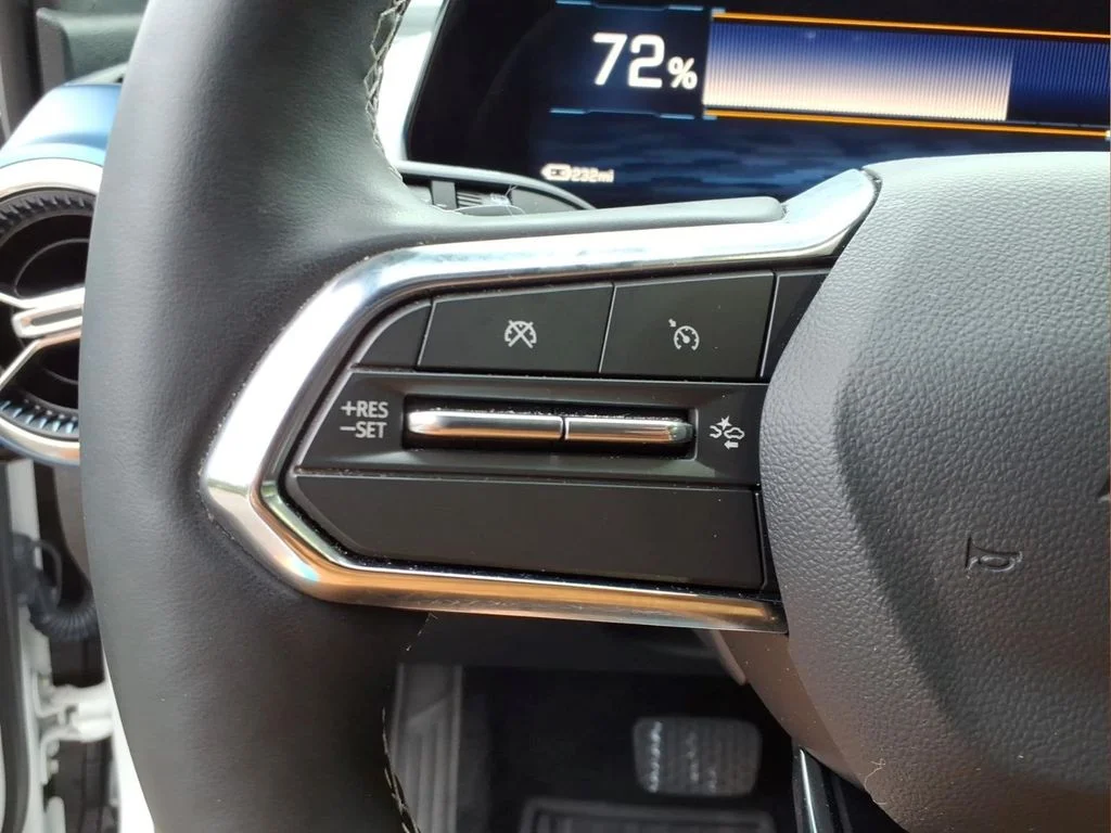 Used 2025 White Chevrolet LT image 12