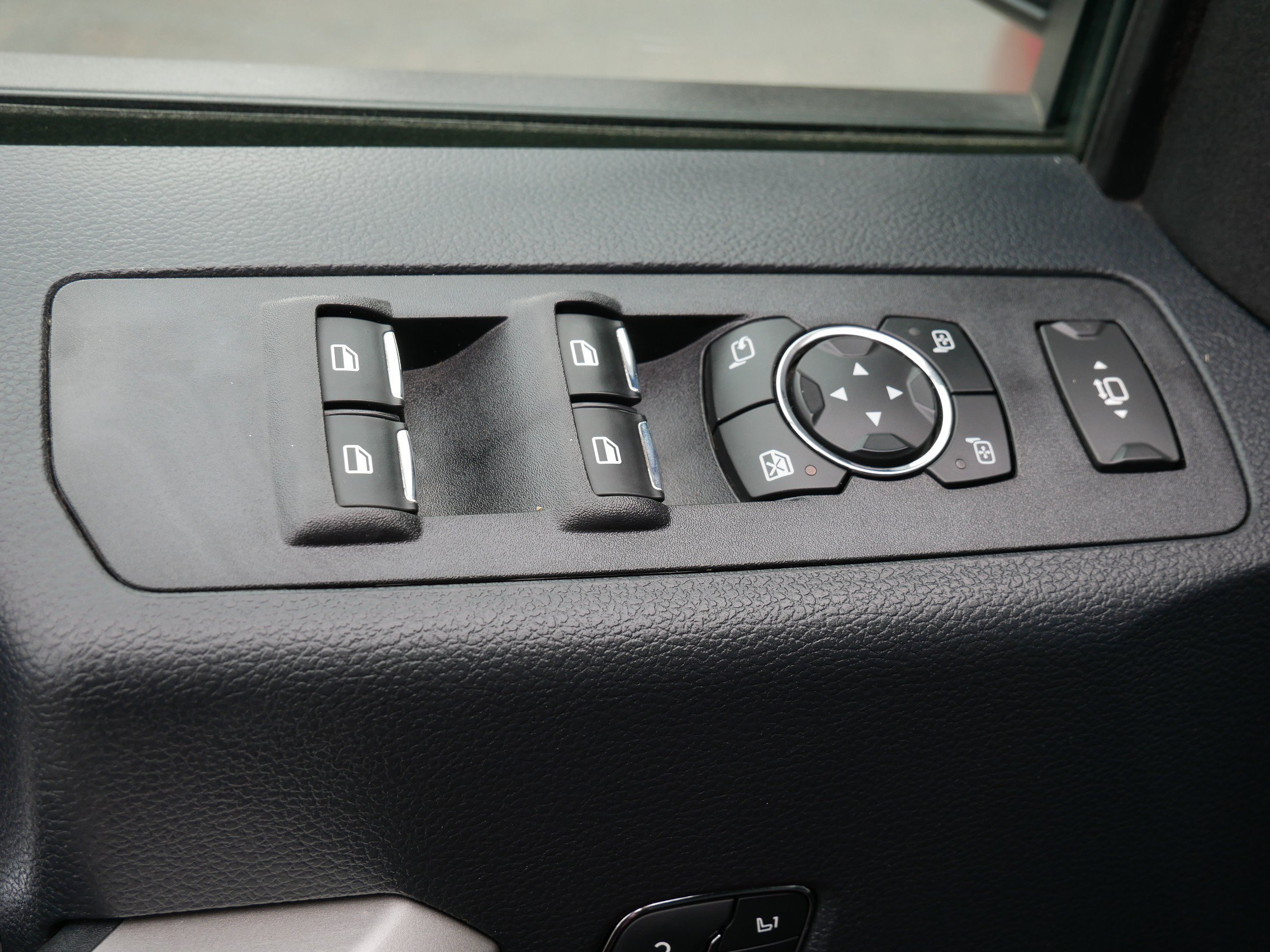 Used 2022 Red Ford LARIAT image 18