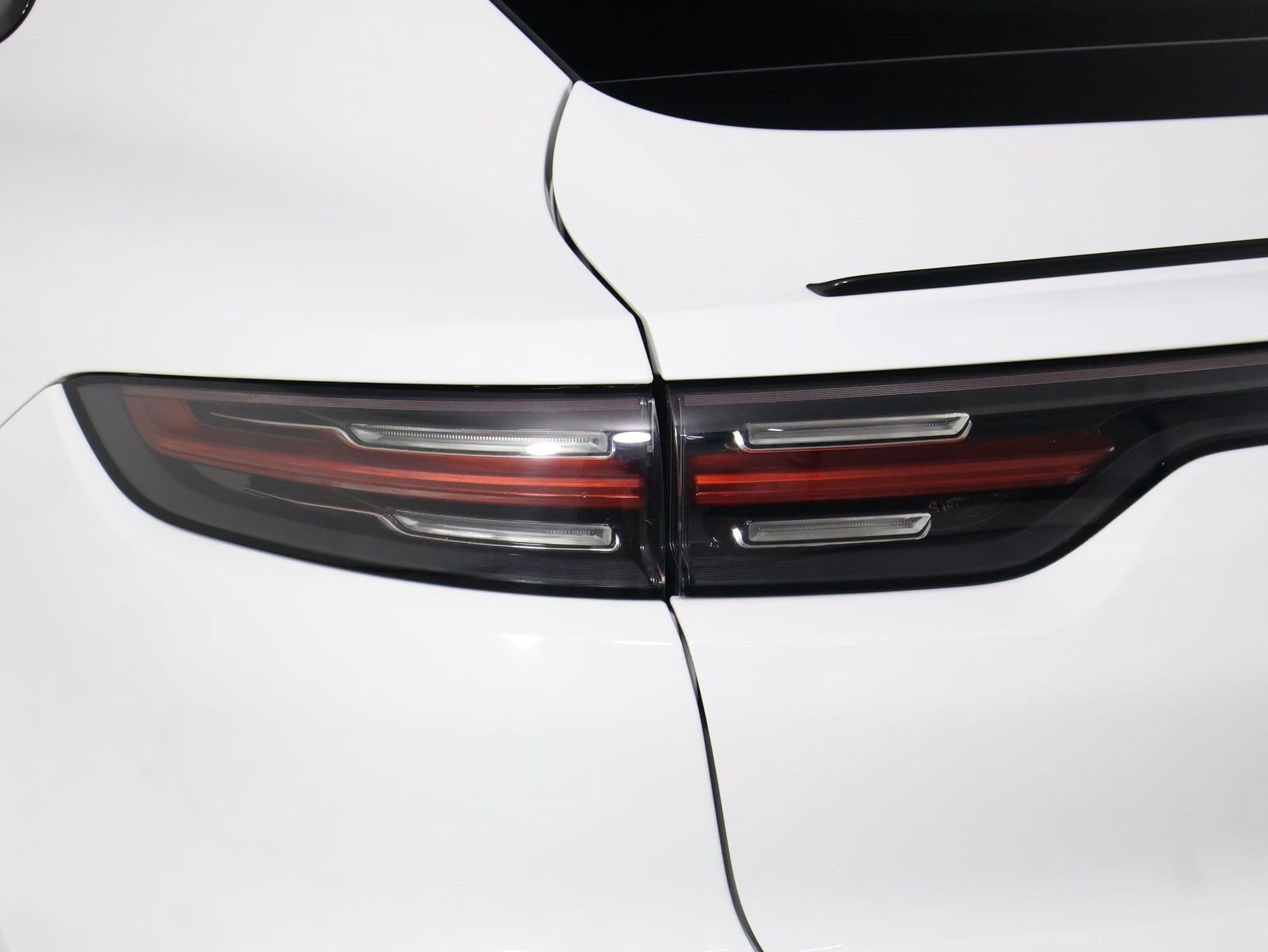Certified Used 2022 White Porsche  image 21