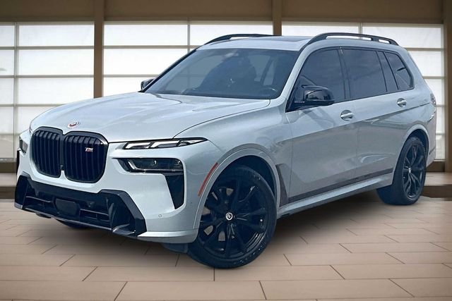 2023 BMW X7 M60i's photo