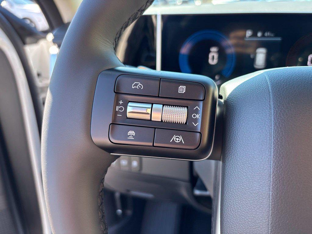 New 2027 White Hyundai SE AWD image 16
